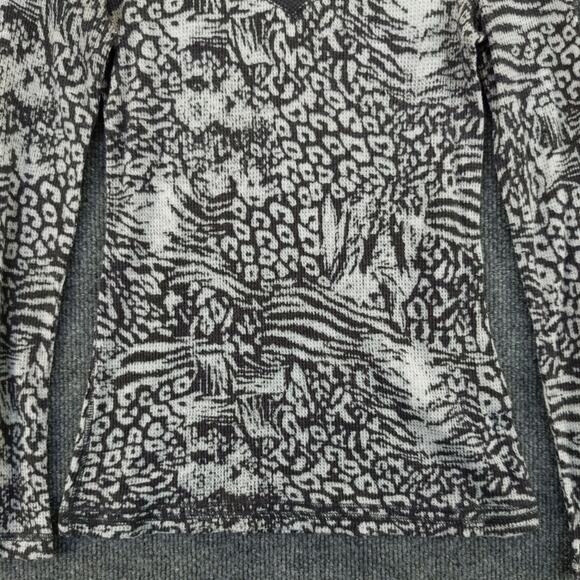 Energie Womens V Neck Top White Black Colorful Pattern Size Small - Picture 7 of 11